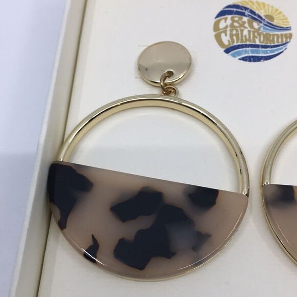 C&C California Faux Tortoiseshell Gold Tone Hoop Dangle Earrings NWT - Picture 3 of 11